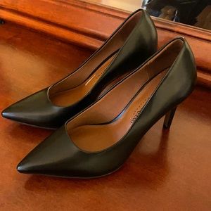 Wore once and can’t pull of the pointy toe look.